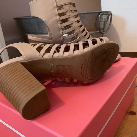 Spring shoes - Picture 3 of 3